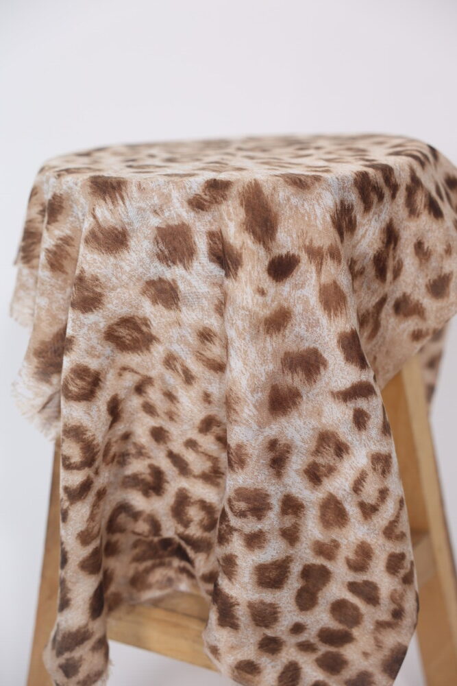 מטפחת מרובעת דגם אמבר - חום בהיר